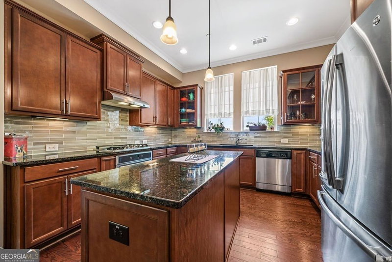 Photo 18 of 156 Blakemore Drive SE