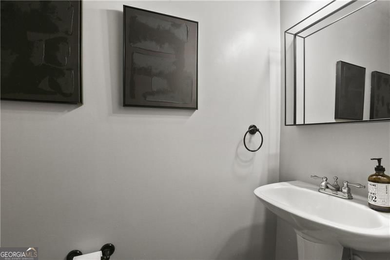Photo 15 of 1112 Park Row S