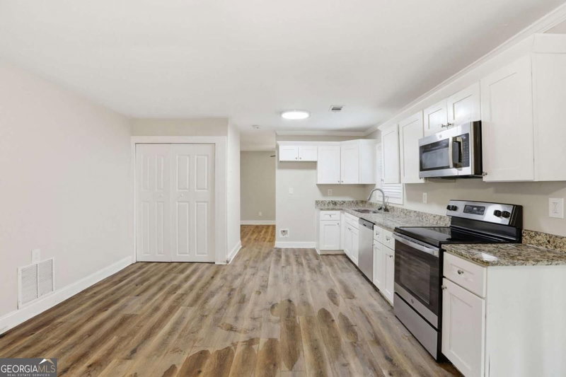 Photo 8 of 310 Flagstone Drive SW