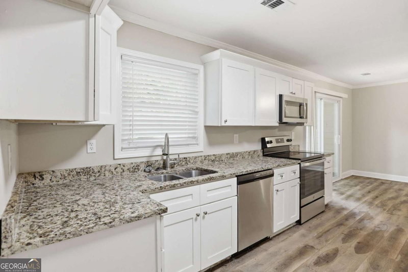Photo 11 of 310 Flagstone Drive SW