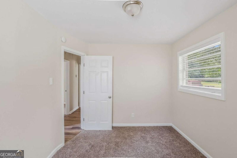 Photo 16 of 3578 Sherbrooke Way SW