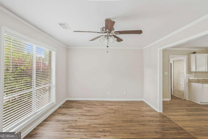 Photo 6 of 3578 Sherbrooke Way SW