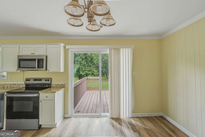 Photo 8 of 3578 Sherbrooke Way SW