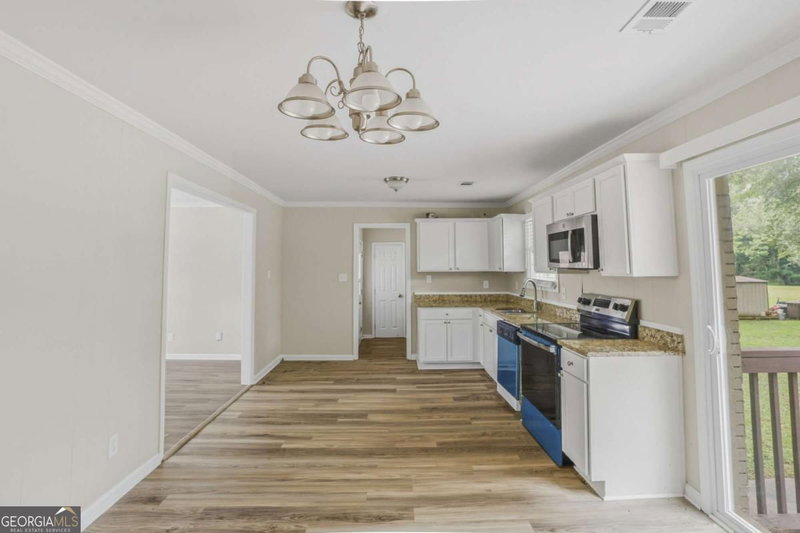 Photo 9 of 3578 Sherbrooke Way SW