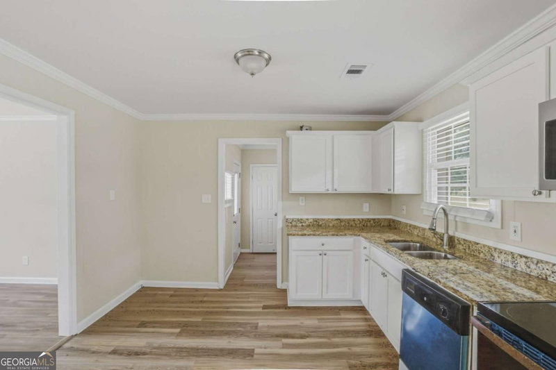 Photo 10 of 3578 Sherbrooke Way SW