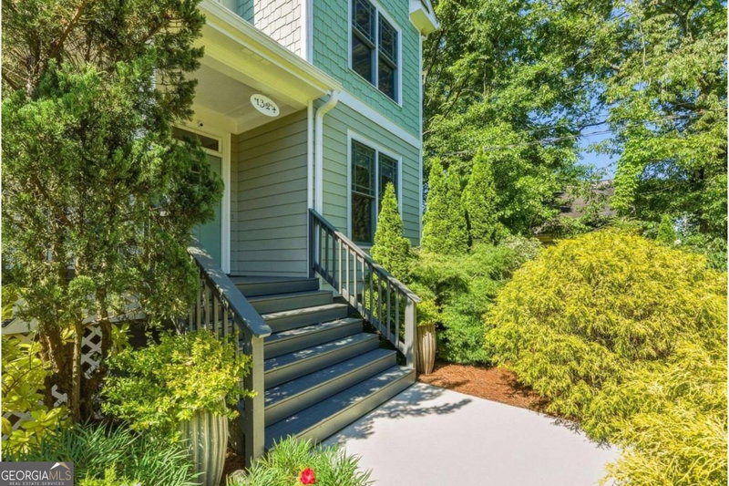 Photo 3 of 1324 Cambridge Avenue