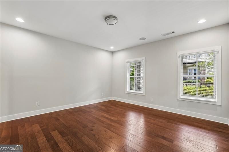 Photo 8 of 913 King Street NW