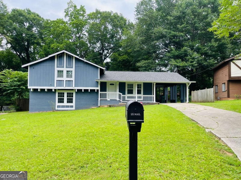 Photo 3 of 9006 Gatewood Drive