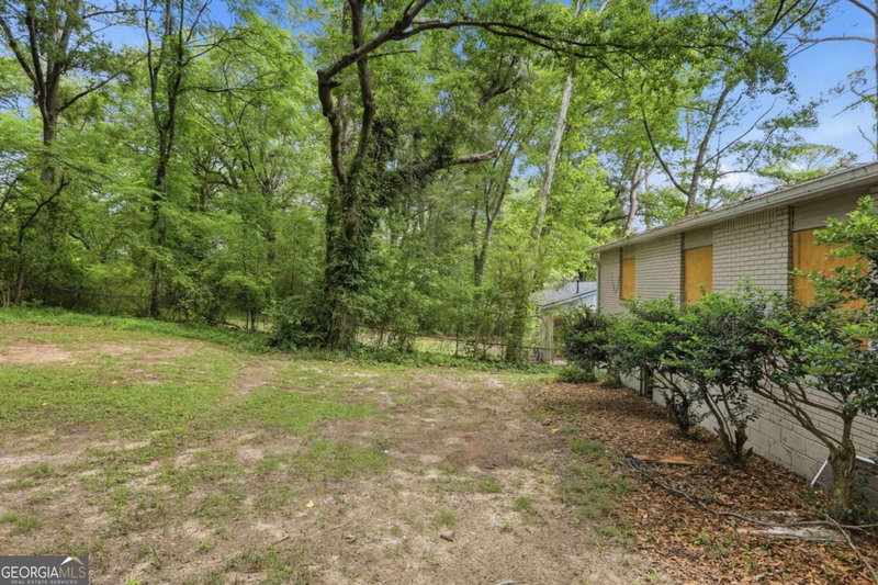 Photo 2 of 312 Fairburn Road NW