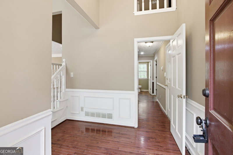 Photo 5 of 4822 Thornwood Drive NW