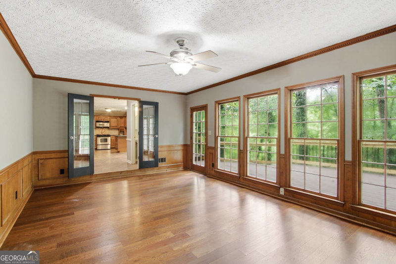 Photo 7 of 4822 Thornwood Drive NW