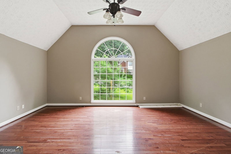 Photo 10 of 4822 Thornwood Drive NW