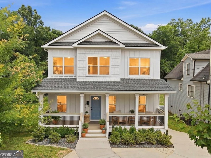 772 Cascade Avenue SW