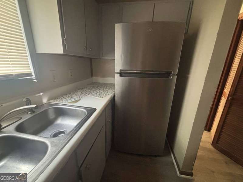 Photo 12 of 906 Silverwood Drive