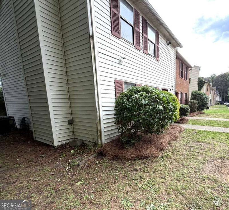 Photo 25 of 906 Silverwood Drive