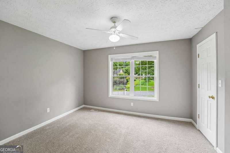 Photo 17 of 209 Eagle Glen Court