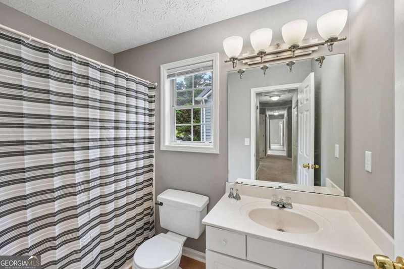 Photo 18 of 209 Eagle Glen Court