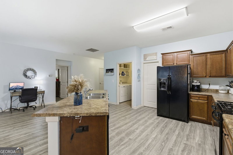 Photo 16 of 1048 Sutherland Drive