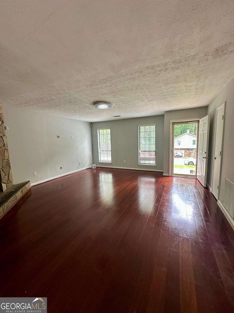 Photo 9 of 824 Greenhedge Drive
