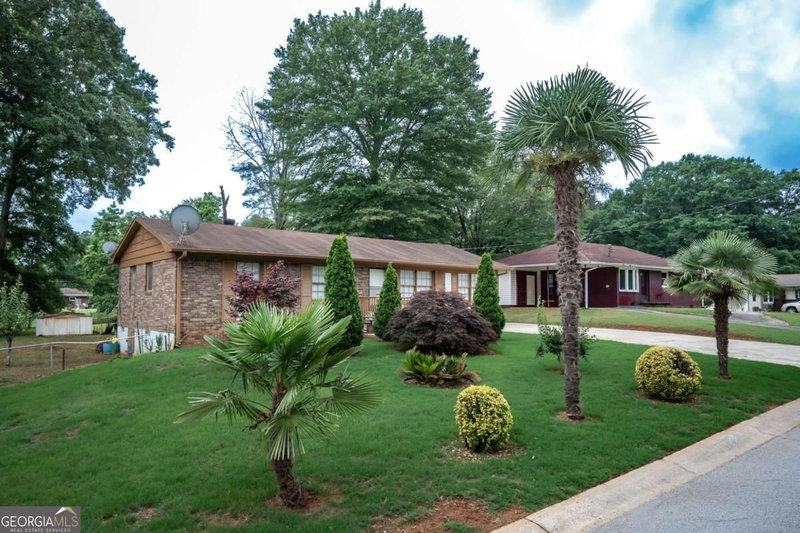 Photo 2 of 520 Pinecrest Drive