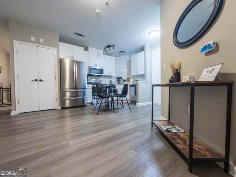 Photo 9 of 898 Oak Street SW #1211