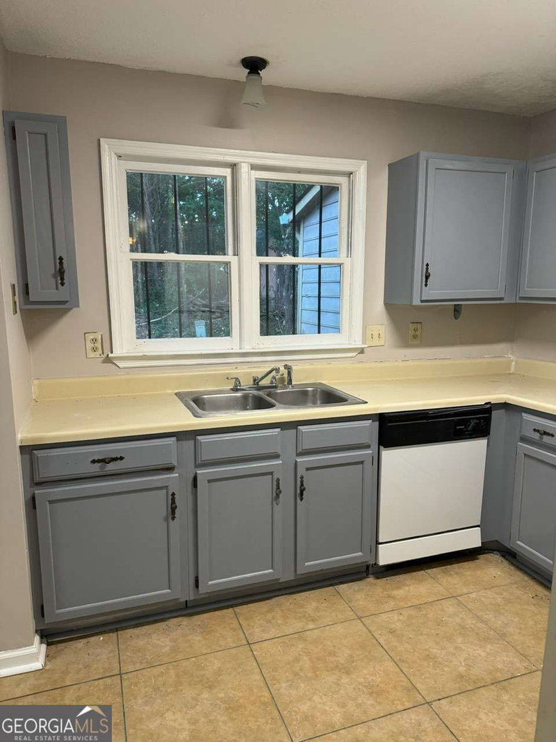 Photo 5 of 4807 Hairston Place