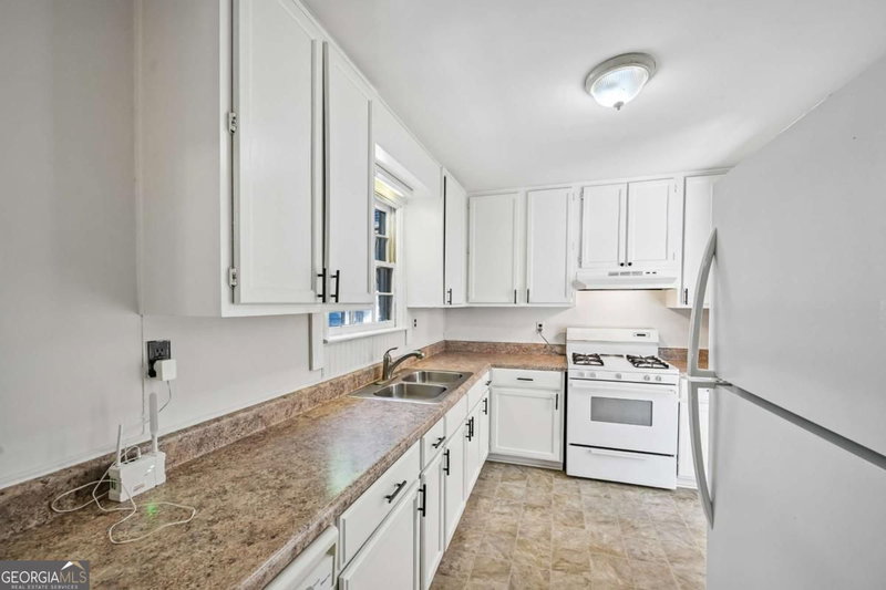 Photo 13 of 523 Ashburton Avenue
