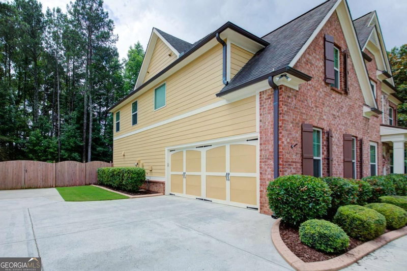 Photo 4 of 5731 Islington Drive