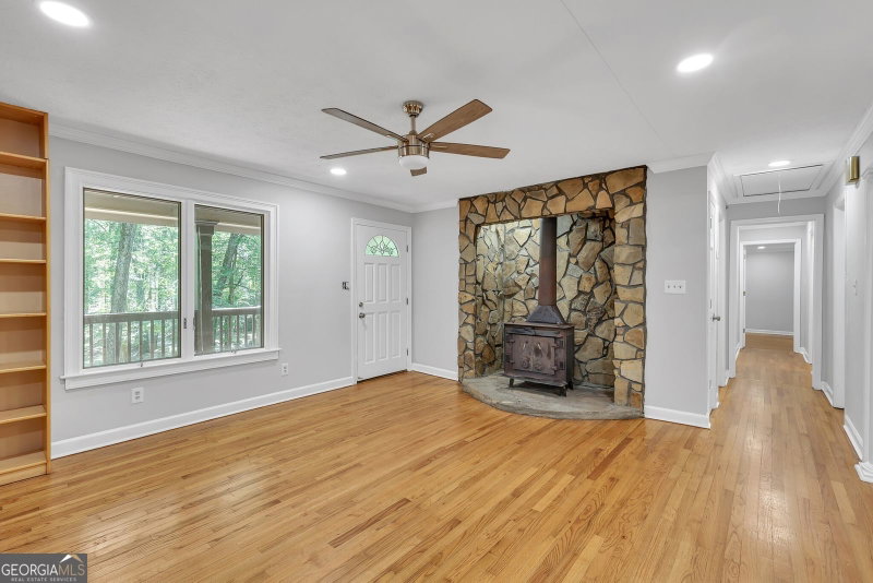 Photo 4 of 4934 Shiloh Drive