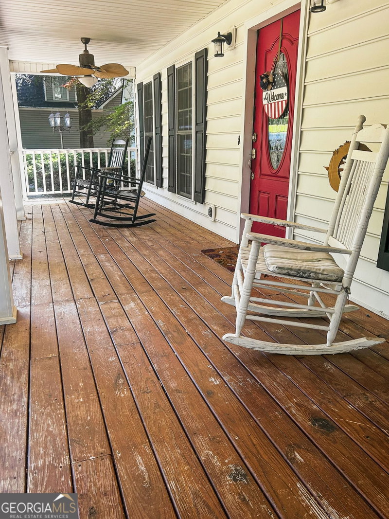 Photo 4 of 1609 White Oak Drive