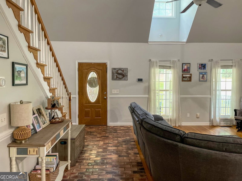 Photo 5 of 1609 White Oak Drive