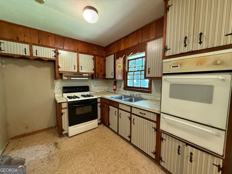Photo 6 of 6597 King William Drive