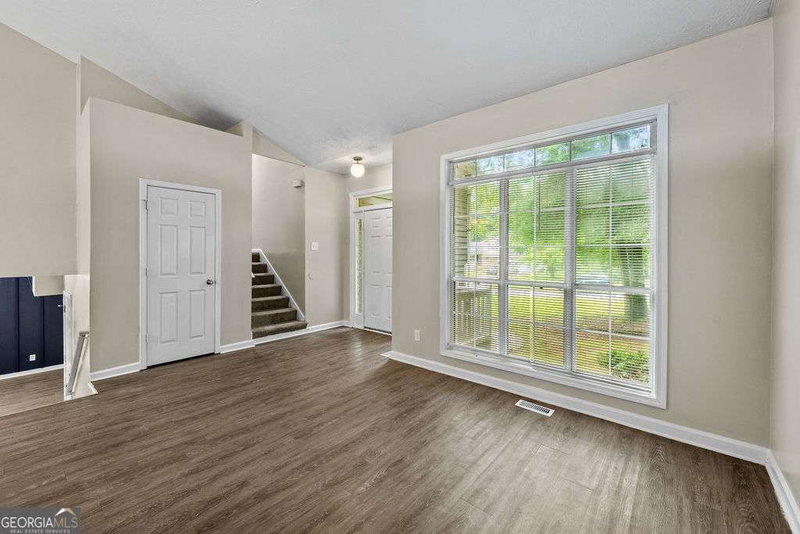 Photo 9 of 118 Black Oak Court
