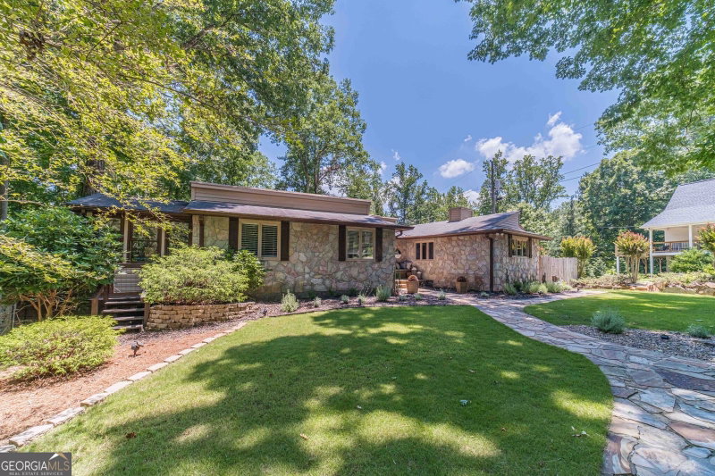 Photo 4 of 45 Lakepoint Drive