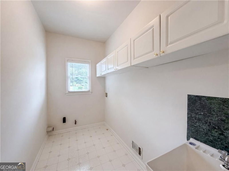 Photo 21 of 909 Mendenhall Way