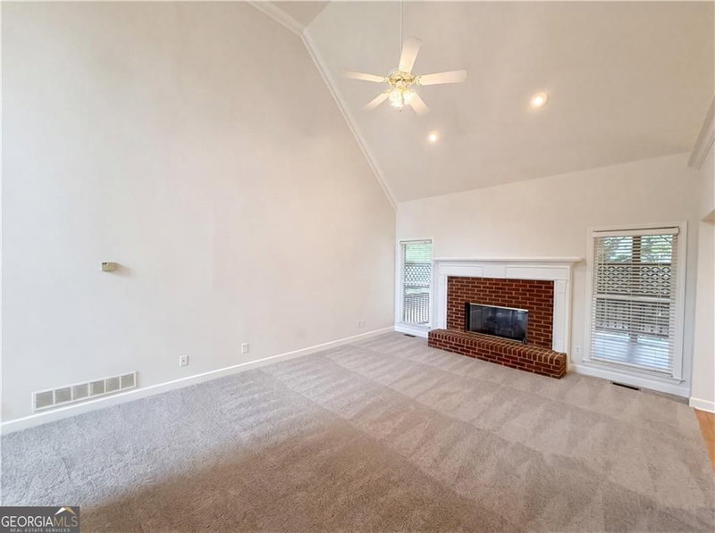 Photo 5 of 909 Mendenhall Way