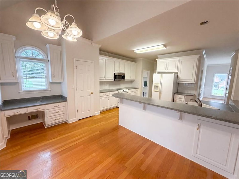 Photo 9 of 909 Mendenhall Way