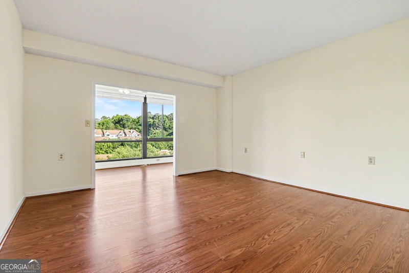 Photo 6 of 1800 Clairmont Lake #711