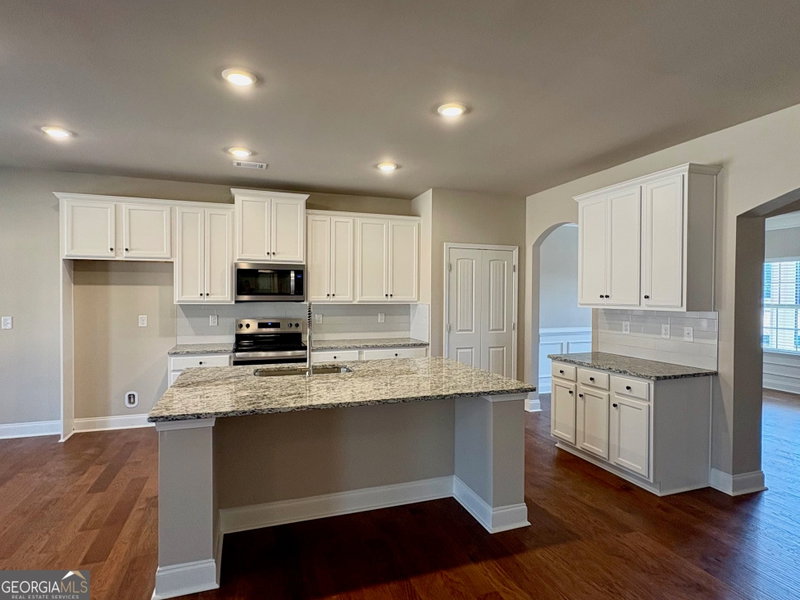 Photo 3 of 1046 Lakeview Oaks Court #20-B