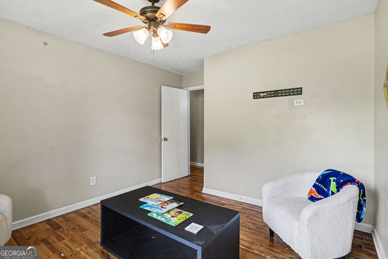 Photo 13 of 418 Sir Winston Court