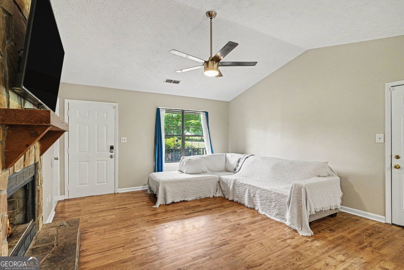 Photo 4 of 418 Sir Winston Court