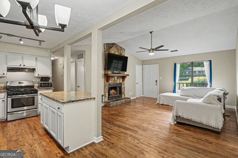 Photo 8 of 418 Sir Winston Court