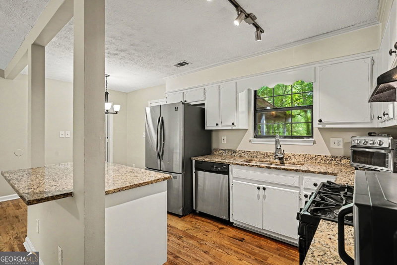 Photo 9 of 418 Sir Winston Court