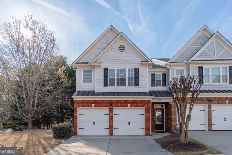 3800 Thayer Trace