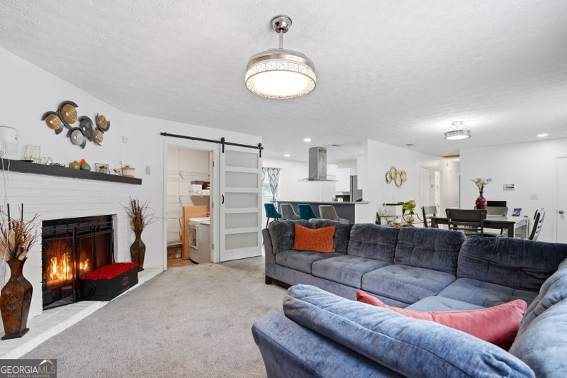 Photo 3 of 405 King Arthur Court