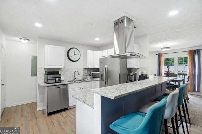 Photo 5 of 405 King Arthur Court