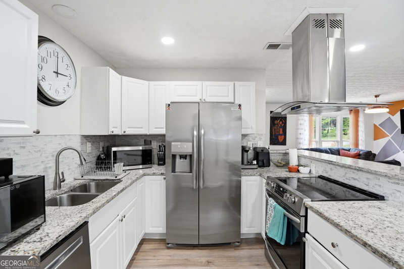 Photo 6 of 405 King Arthur Court
