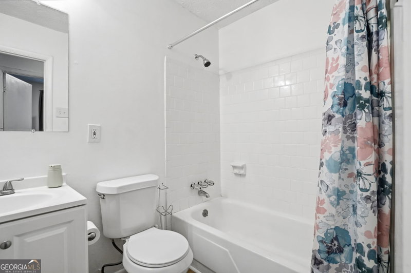 Photo 7 of 405 King Arthur Court