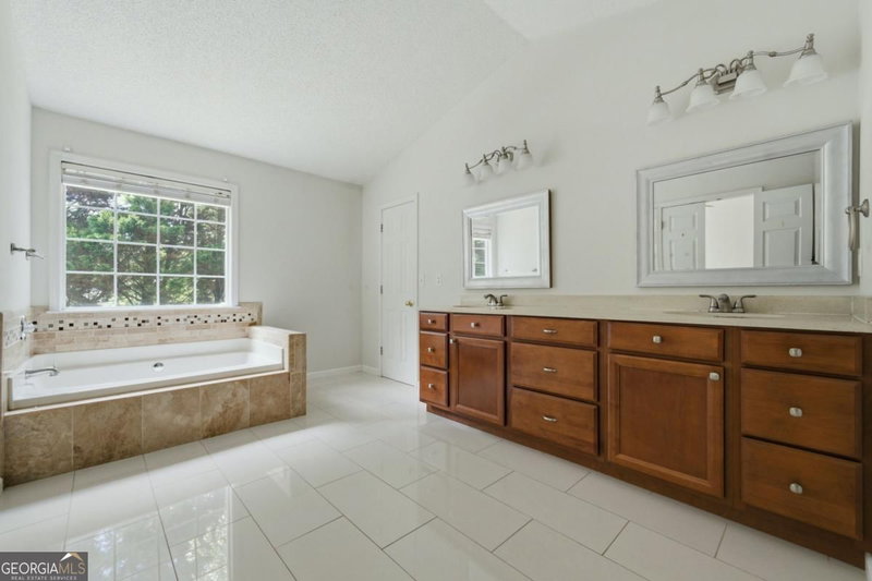 Photo 26 of 619 Lullingstone Drive SE