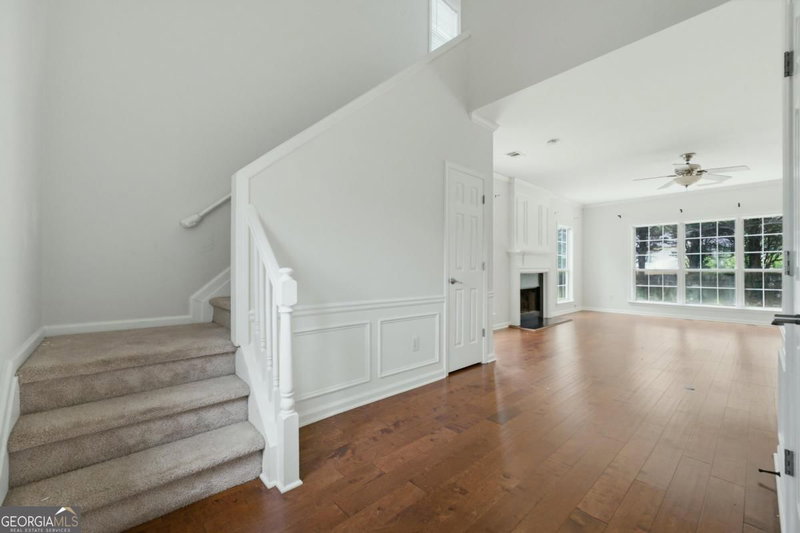 Photo 4 of 619 Lullingstone Drive SE